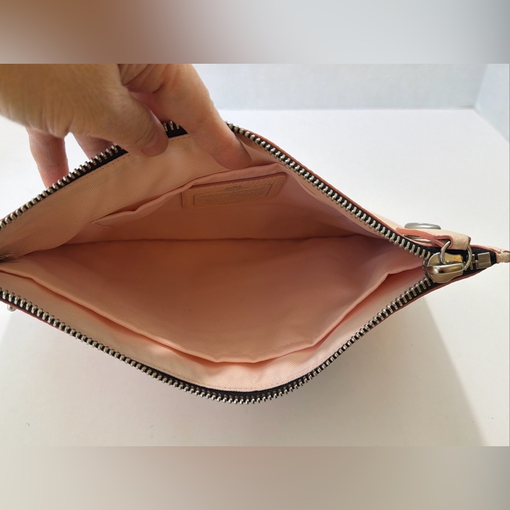 Coach X Gary Baseman LTD ED EMMANUEL HARE RAY PINK LEATHER CLUTCH BAG 216/305 - Picture 6 of 11